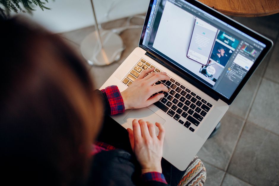 Bachelor Communication : freelance pro en 2026