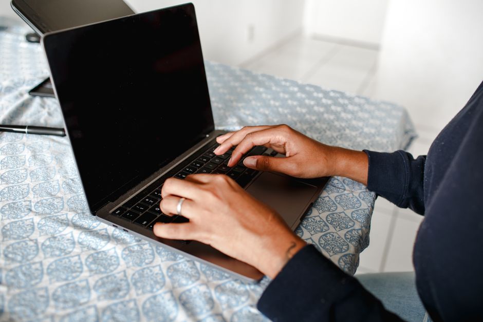 Freelance pro : comment fixer ses tarifs et décrocher des clients premium sans brader son travail